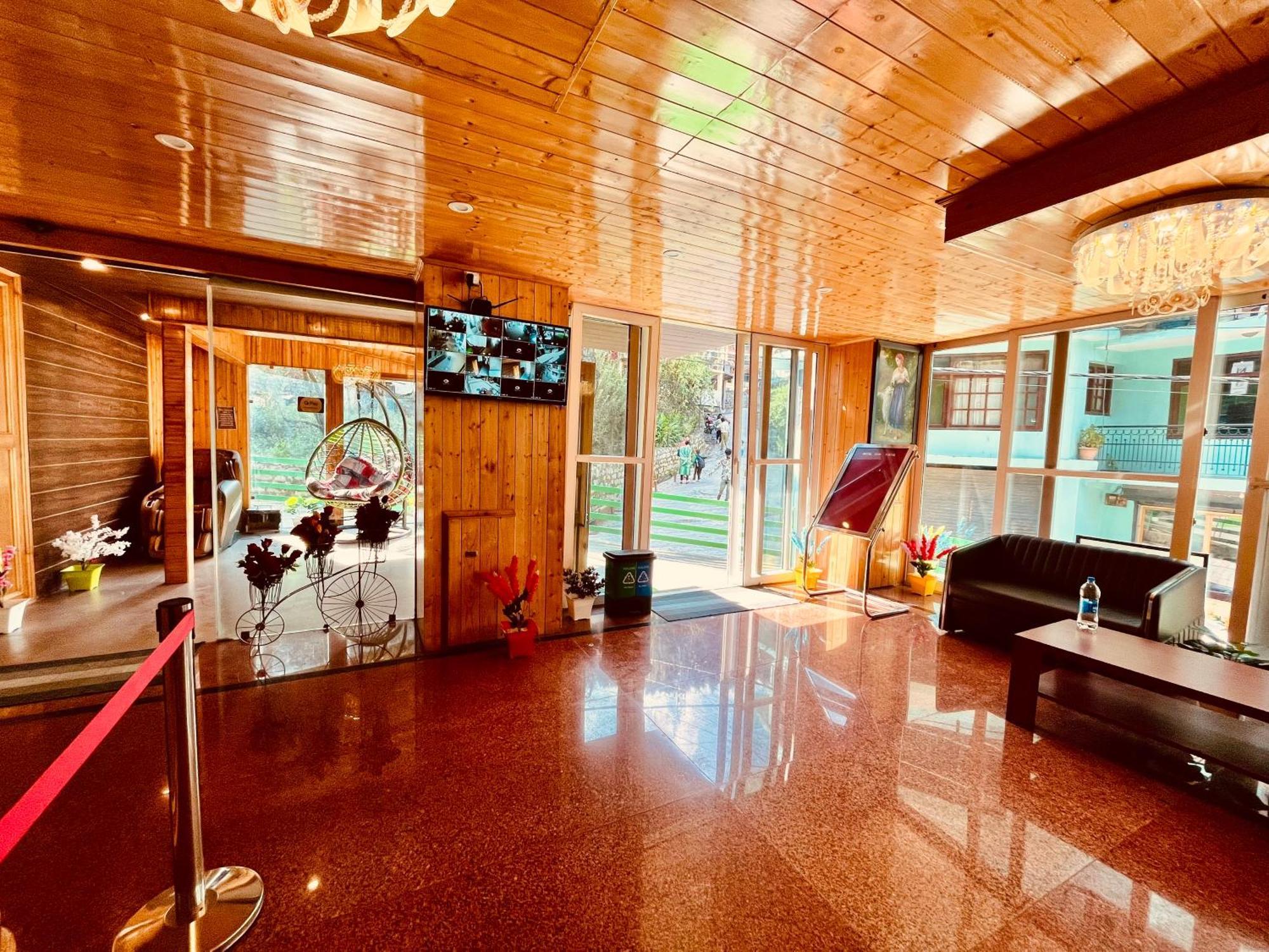 Vista Resort, Manali - ! Near Mall Road !! Hot & Cold Ac Rooms !! Best Selling !! Big Parking !! Luxury Collection !! Open Terrace !! Lift !! Playing Zone !! Property Of The Year ! Kültér fotó