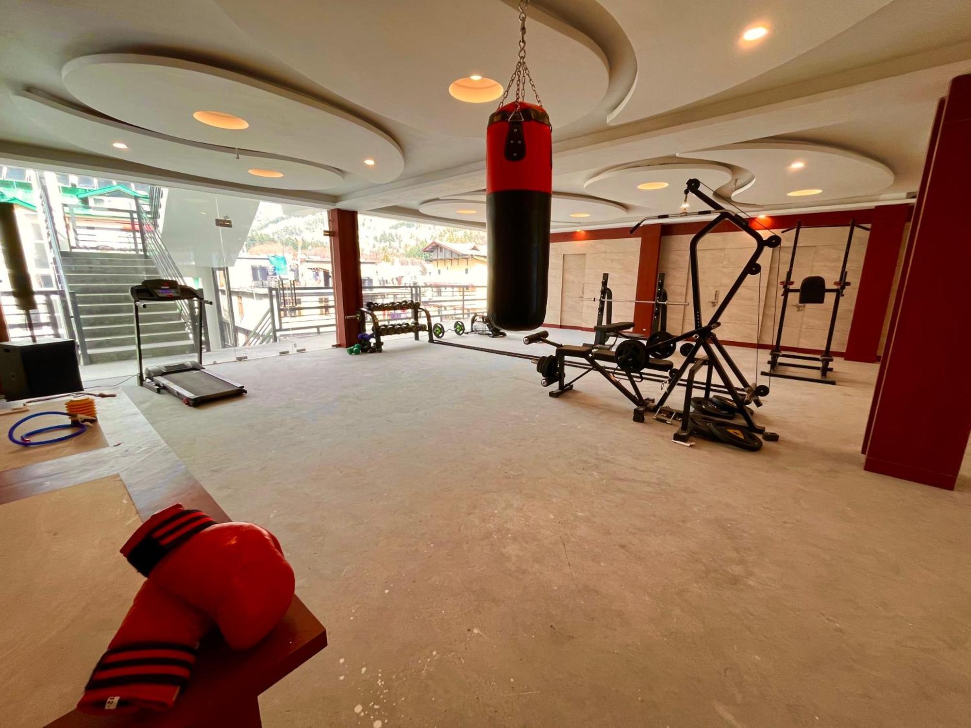 Vista Resort, Manali - ! Near Mall Road !! Hot & Cold Ac Rooms !! Best Selling !! Big Parking !! Luxury Collection !! Open Terrace !! Lift !! Playing Zone !! Property Of The Year ! Kültér fotó