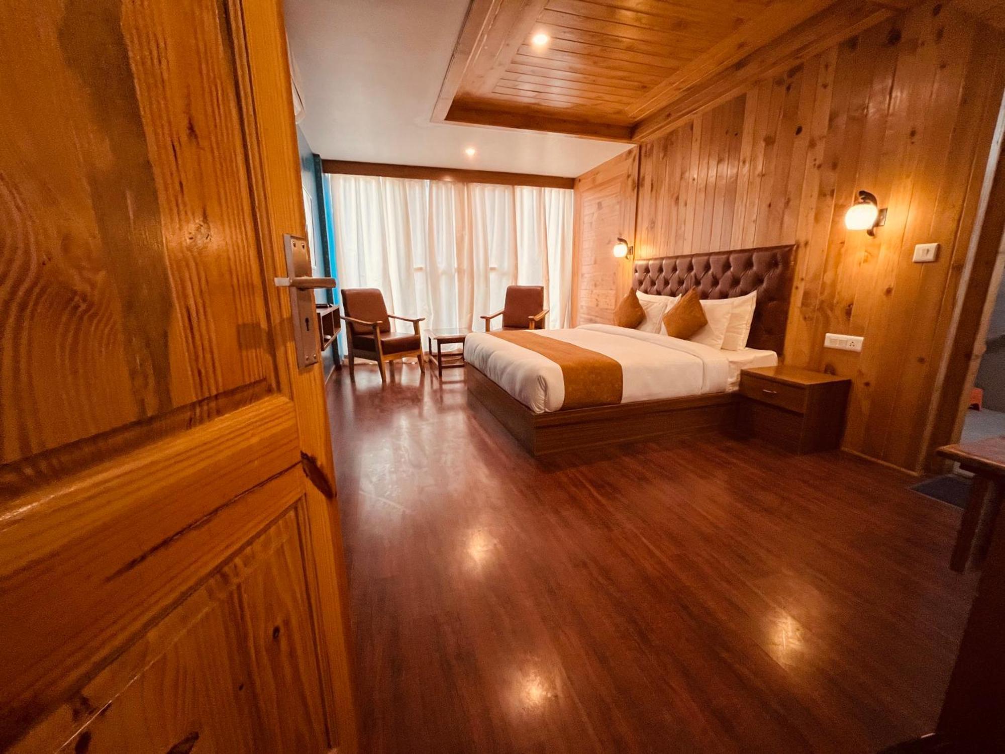 Vista Resort, Manali - ! Near Mall Road !! Hot & Cold Ac Rooms !! Best Selling !! Big Parking !! Luxury Collection !! Open Terrace !! Lift !! Playing Zone !! Property Of The Year ! Kültér fotó