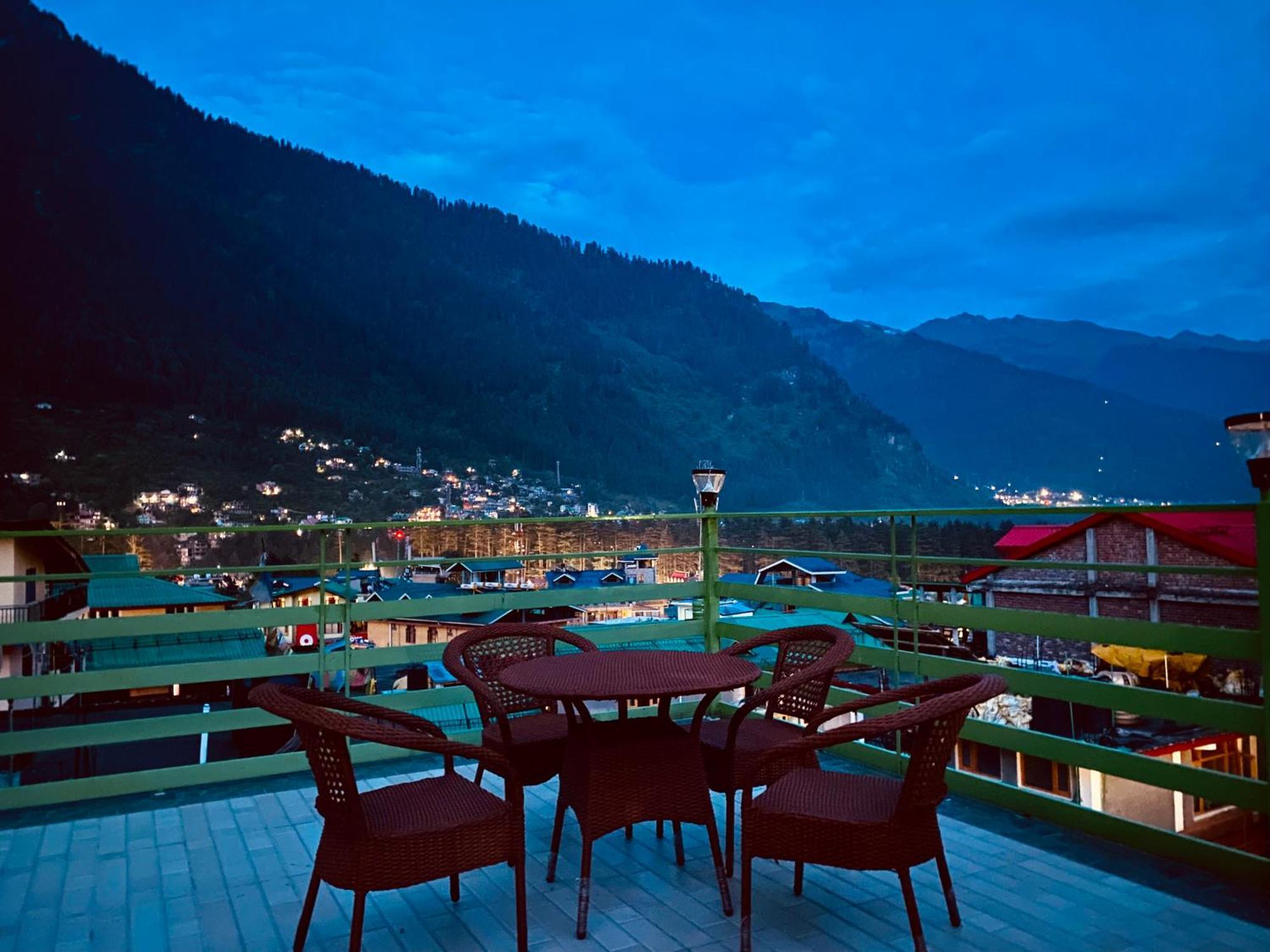 Vista Resort, Manali - ! Near Mall Road !! Hot & Cold Ac Rooms !! Best Selling !! Big Parking !! Luxury Collection !! Open Terrace !! Lift !! Playing Zone !! Property Of The Year ! Kültér fotó